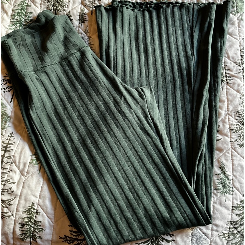 COPY - Arie flair stretch pant new wore once m short.